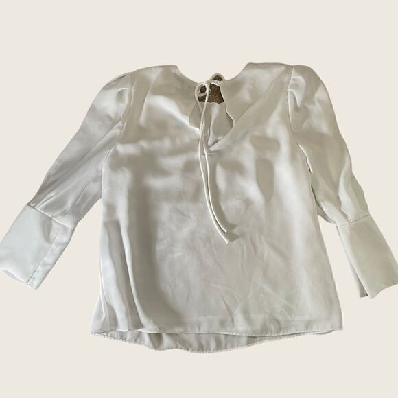 Small White Essue Long Sleeve Blouse - Picture 3 of 8